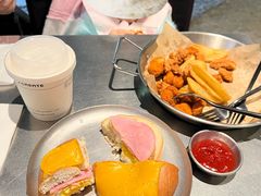 -J Create城市露营咖啡·简餐·宠物(上海动物园店)