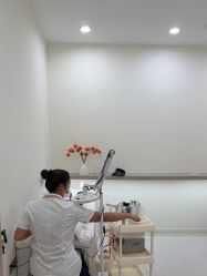 -苗方清颜专业祛痘·皮肤管理