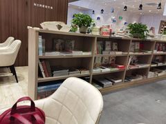 -钟书阁(群光广场店)