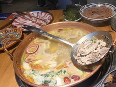 -洱火云南酸菜牛肉火锅(石景山当代商城店)