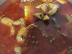 三鲜筒骨鸳鸯锅-袍哥码头老火锅(横岗分店)