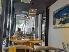 靠窗位-九道菜有鸡鱼头(石鼓路店)