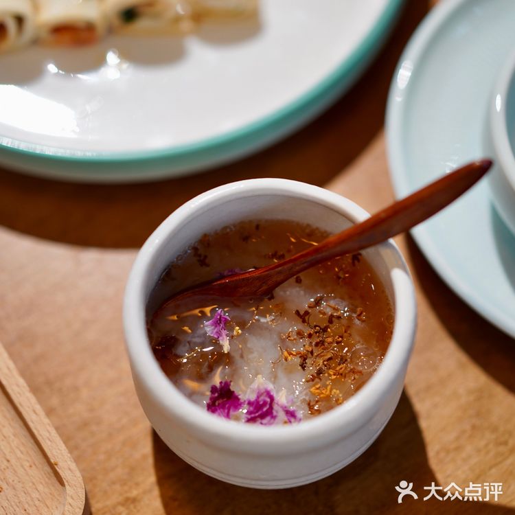 杭州新店 小河直街的独栋中式文艺小酒馆  