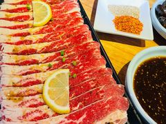 柠檬香草黑椒牛五花-小米烤肉-泥炉炭烤(常营店)