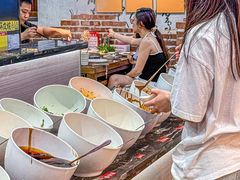 -来龍儿鲜切牛肉自助老火锅