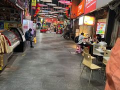 -泰龙城小吃街