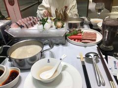 -红鼎豆捞·非遗鲍皇汤火锅(宝丰路店)