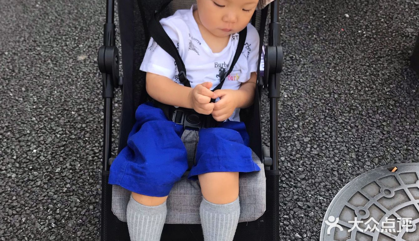 我记得是绑在了边上，然后让它化解
