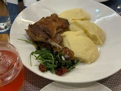 油封鸭腿配土豆泥和西洋菜-LA MAISON公鸡和龙(蛇口店)