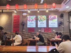 -爆炸头阿姨小四川正宗川味小吃(无任何分店)