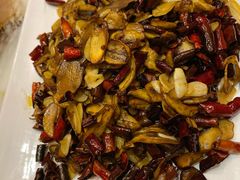 青椒炒牛肝菌-蔼若春.传承三十年云南菜(金碧公园店)