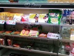 零售区-全家便利店(江湾镇站店)