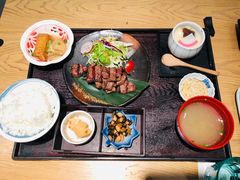 岩烧雪花牛肉定食-味太助·银饭食堂(中华城店)