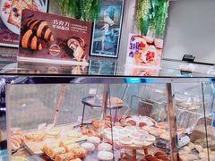 面包甜点陈列柜-巴黎贝甜(五月花广场店)