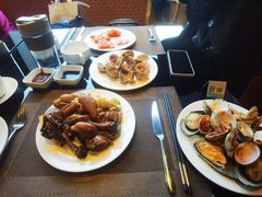 -大中华希尔顿酒店-念自助餐·嗨啤·小龙虾