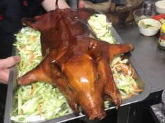 挂烤脆皮乳猪-港澳烧卤馆