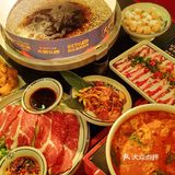 冬天吃烤肉  就吃火炉旁！！