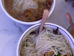 -弘束束柳州深巷螺蛳粉(珠江路店)