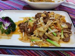 芭蕉花炒牛肉-香巴拉云南餐厅(华莱坞店)