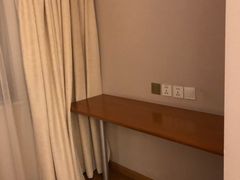 办公桌-全季酒店(重庆李子坝牛角沱地铁站店)