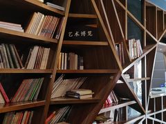 -钟书阁(松江泰晤士小镇店)