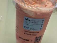 樱花莓莓酸奶-瑞幸咖啡(巴黎春天陕西路店)