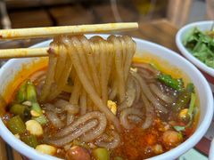 -郎吞虎咽酸辣粉(第一桥店)