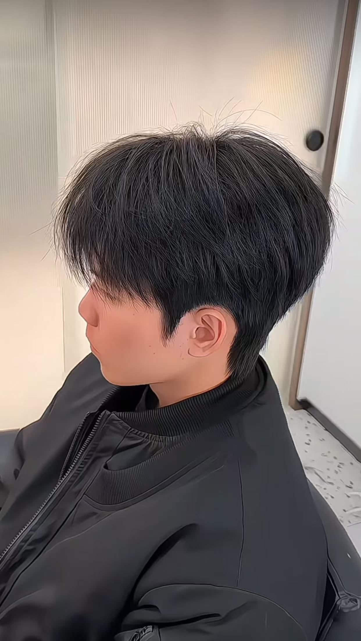 微分碎盖发型,一定要要让理发师
两边不要推,不要剪太短,刘海不能短
