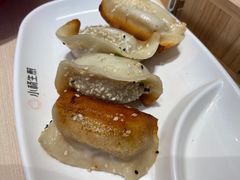 -小杨生煎(金山百联购物中心3楼店)