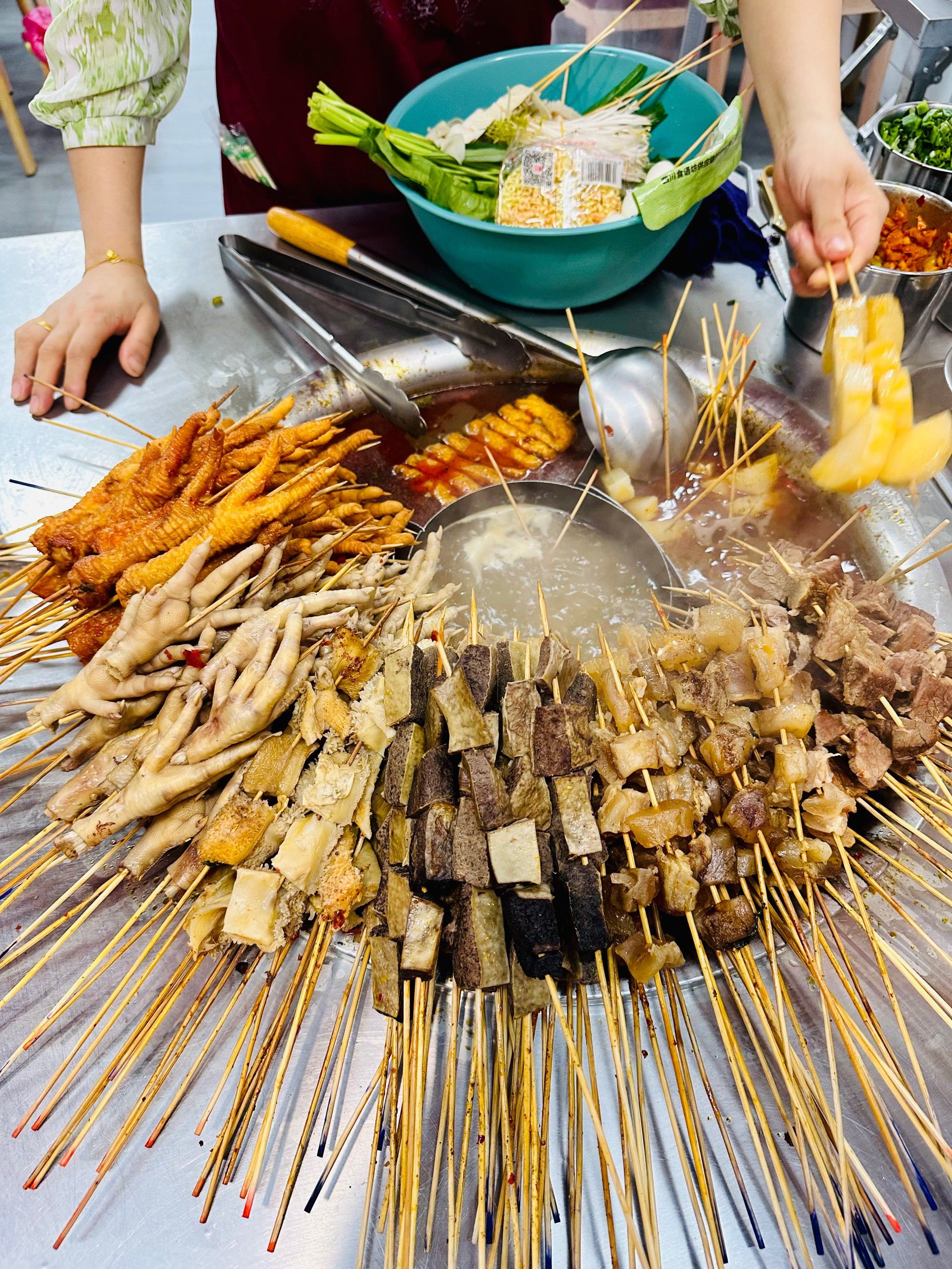 属于东莞人街头的麻辣烫