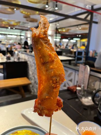 店铺超级大，大家都坐着悠闲的喝茶，注意午饭时间也就是