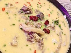 -霄汉牛三鲜湖北砂锅菜(万松园2店)