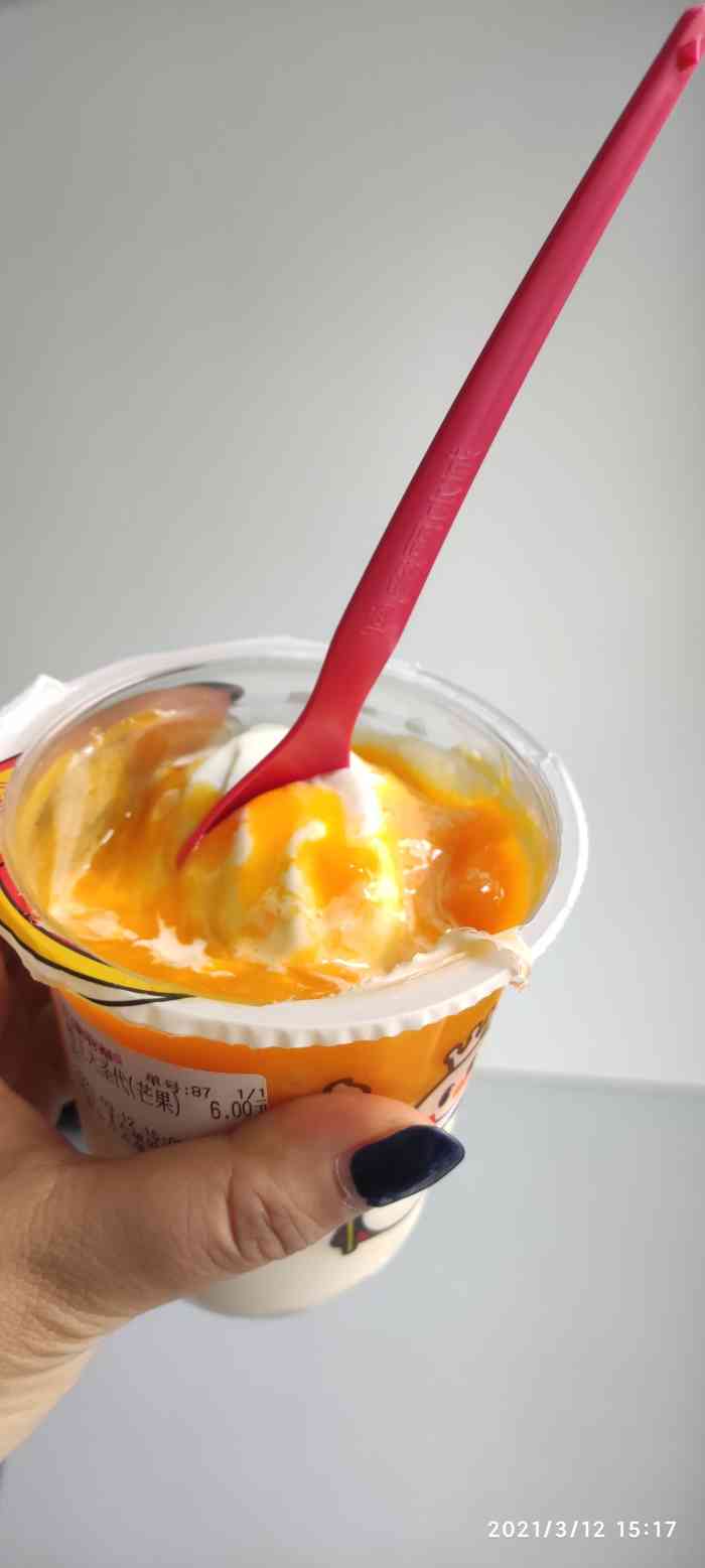 「芒果雪王大圣代」这个是我最喜欢吃的了,虽然用料并不是特别好