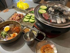 -围炉肉舍•炭烤活鳗•丹东海鲜烤肉(步行街店)