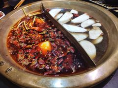 菌汤鸳鸯锅-沸炉重庆老火锅(军事博物馆店)