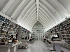 -钟书阁(松江泰晤士小镇店)