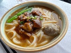 牛腩丸汤潮河粉-水上明月·湖景餐厅