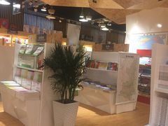 -新华里咖啡书吧(新华书店小寨店)