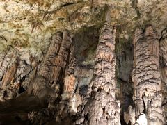 -波斯托伊纳溶洞