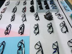 -罗伯特眼镜·蔡司官方授权(罗湖国贸店)