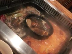 -老牌坊云南鱼豆花火锅(爱建店)