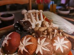 -湊湊火锅·茶憩(杭州湖滨银泰in77店)