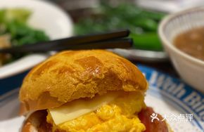 Guangzhou's Original Big Men Pineapple Bun