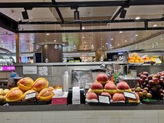 面包甜点陈列柜-每日新鲜水果吧(南京东路店)