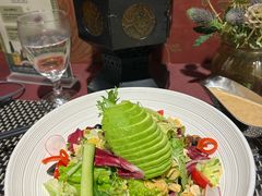 三色藜麦牛油果健康沙拉-翡翠鸟精品泰国菜(北辰财富中心店)