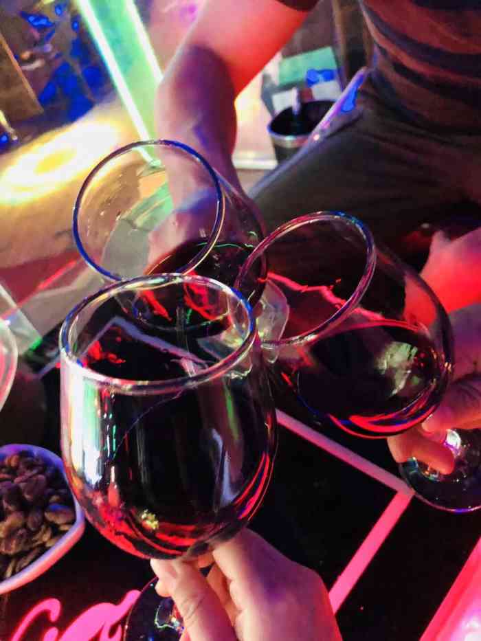 8号老朋友音乐酒吧-"第一次去老朋友酒吧是因为自己过生日,然后.