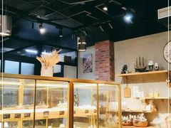 面包甜点陈列柜-啊噗吐呦现场烘焙(麦凯乐店)