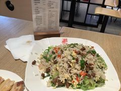 蔬菜牛肉炒饭-泰煌鸡·上海白斩鸡·鸡汤面(鹤庆店)