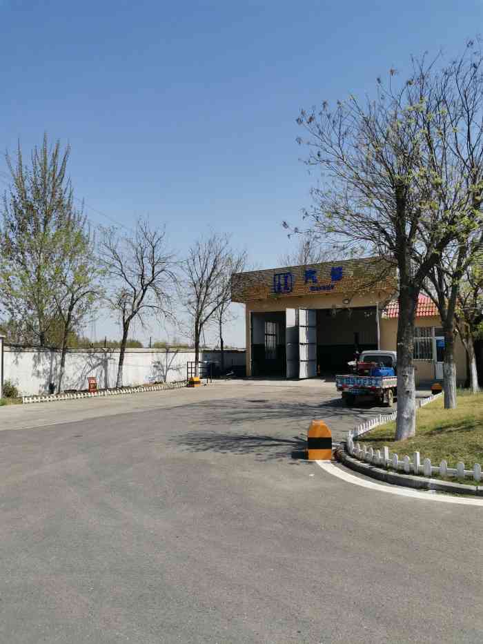 黄岛服务区餐厅-"青岛的一个服务区,夏天,旅游的人很多,所.