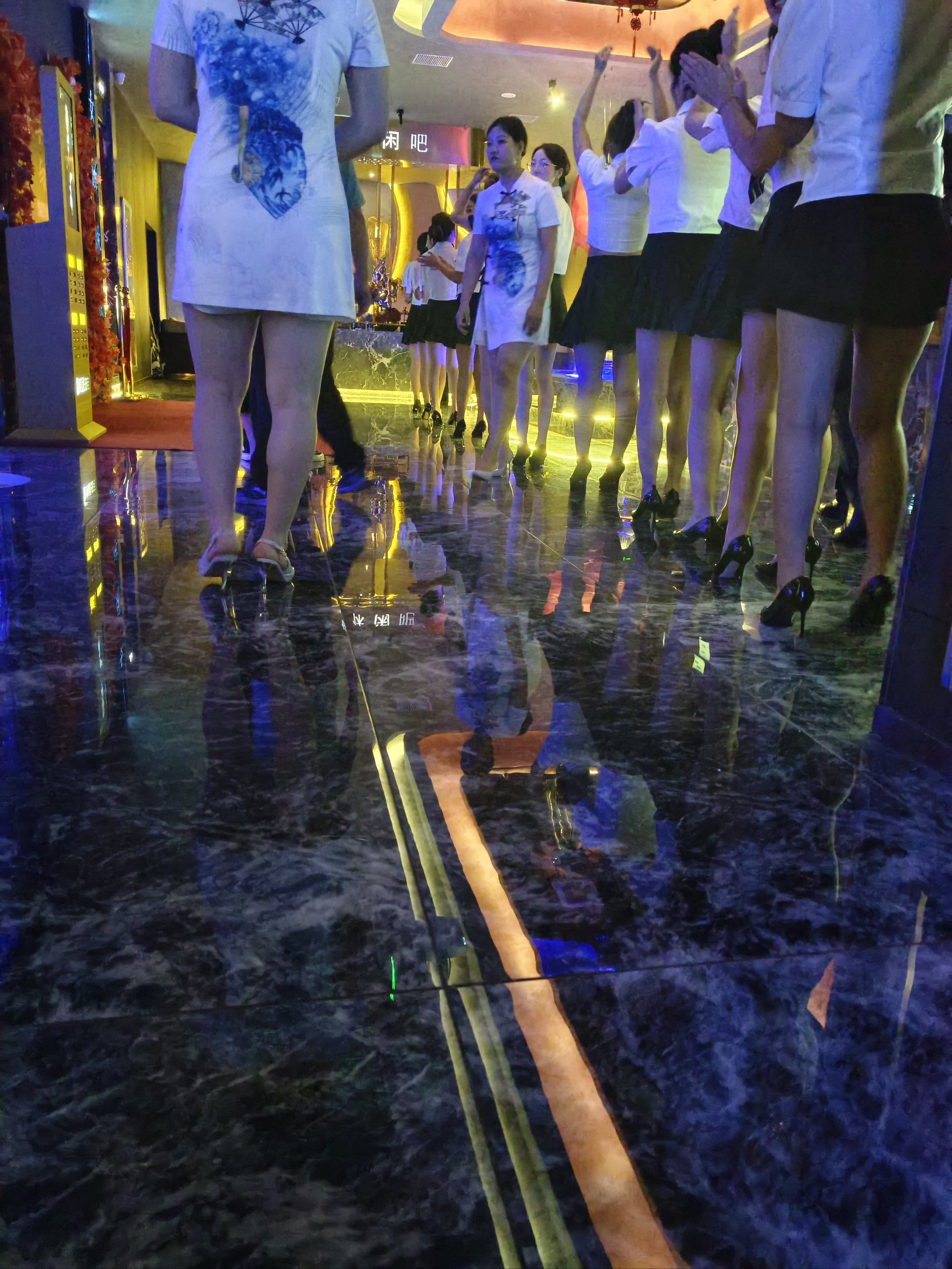 按摩足疗修脚#按摩沐足#足底按摩「东霖